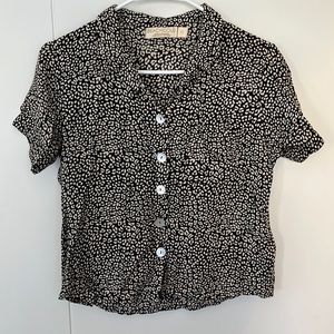 Beachgold by Anthropologie - charcoal grey and cream patterned button down